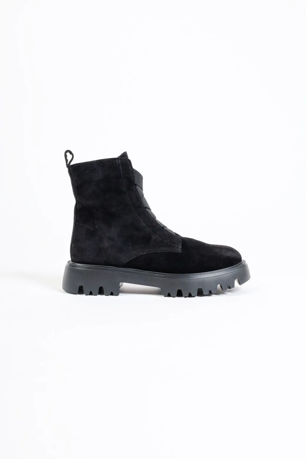 MARA BLACK - Extra Light Ankle Boots with Elastics and Notched Soles